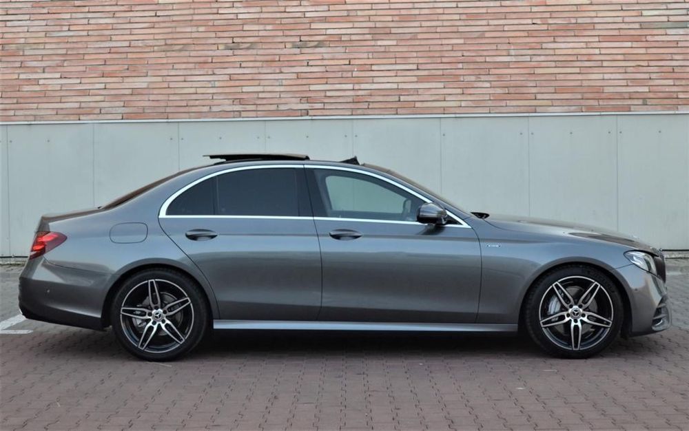 Mercedes-Benz  E 220 AMG pack