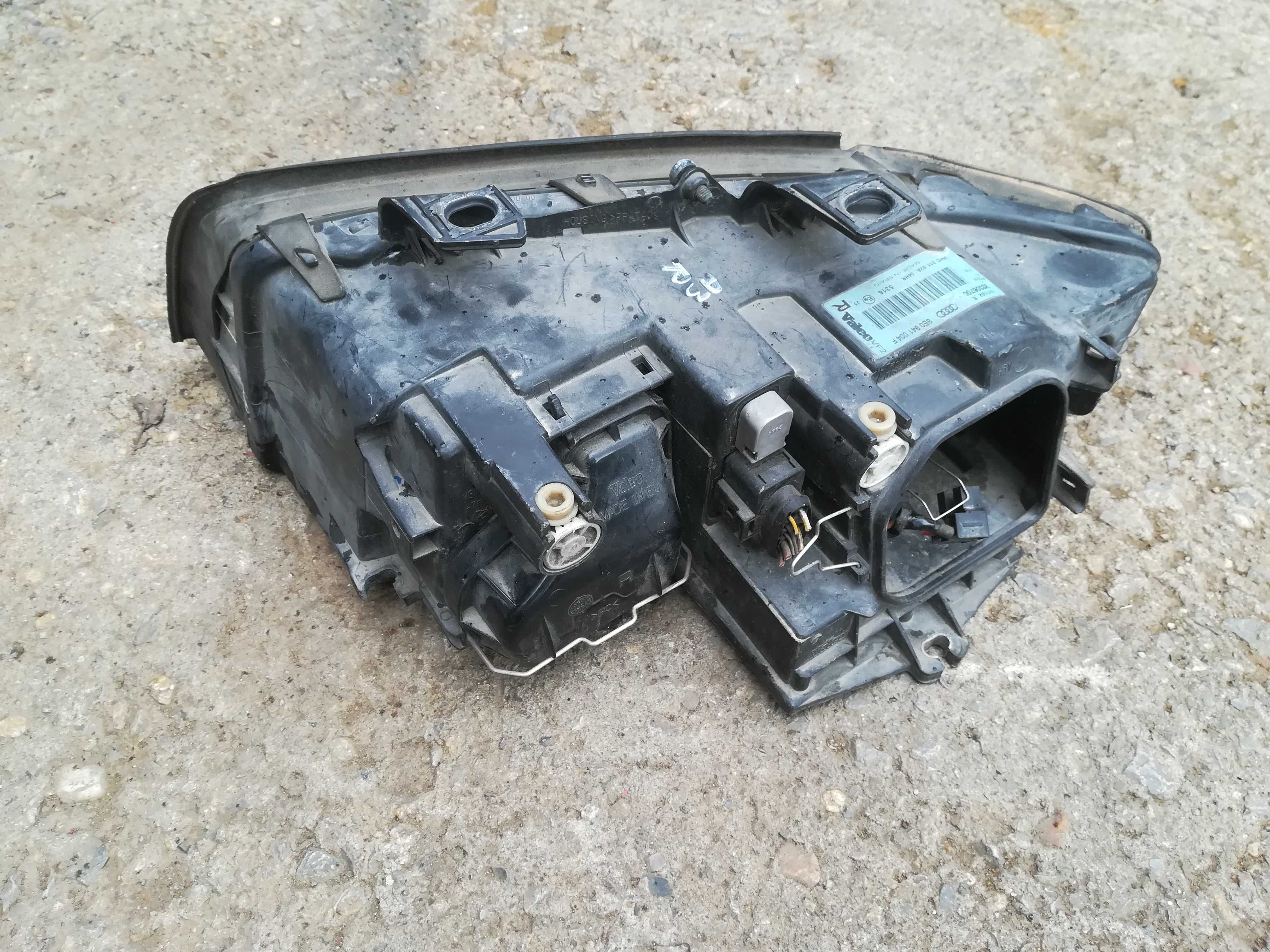 Audi A3 8P A4 B6 Ауди А3 8П А4 Б6 фарове ляв десен фар