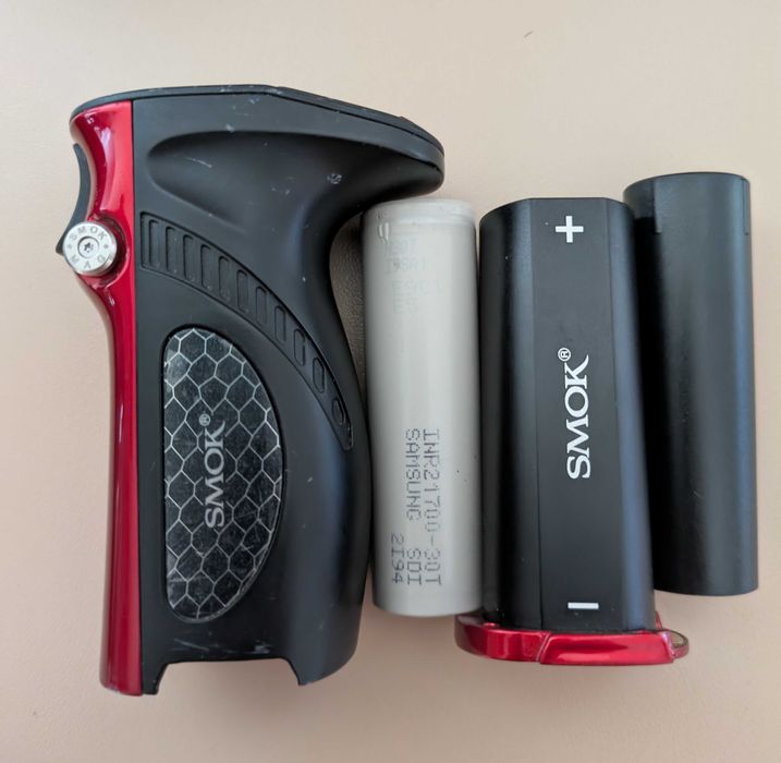 Mod Smoka Mag Grip rosu si negru cu bonus