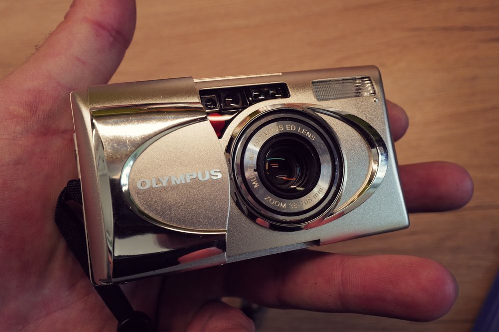 Aparat foto Olympus Mju V 5 All weather film Metalic point & shot 35mm