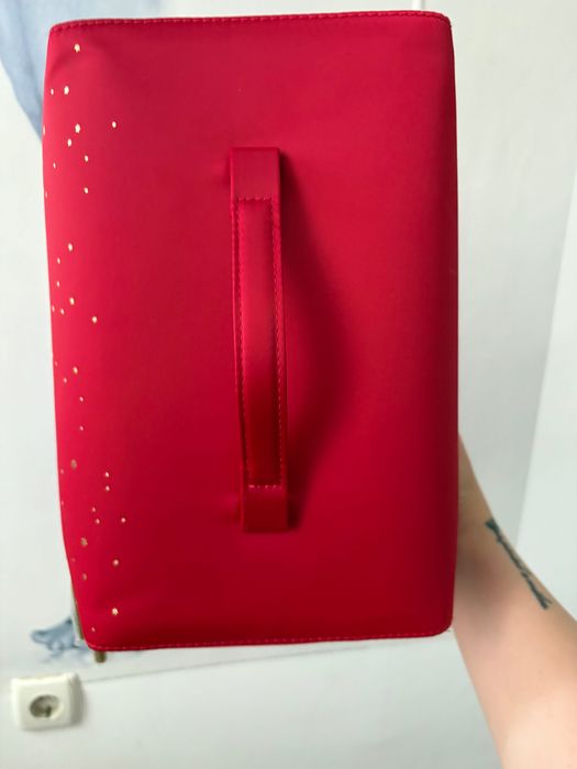 Козметичен калъф на Esthee Lauder