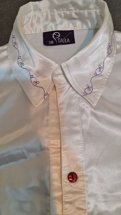 Camasa maneca lunga, alb lucios, din satin, cu broderii violet