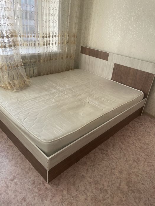 Продам за дешево кровать и тумбу под телевизор