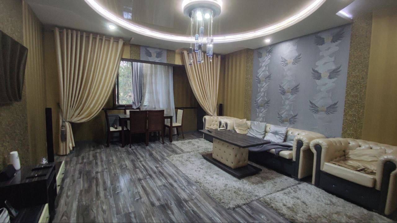 Ойбек METPO 2 минуты 2/2/9 Отдельный Вход/Площадь-65m2_Уомнаты-Раздел