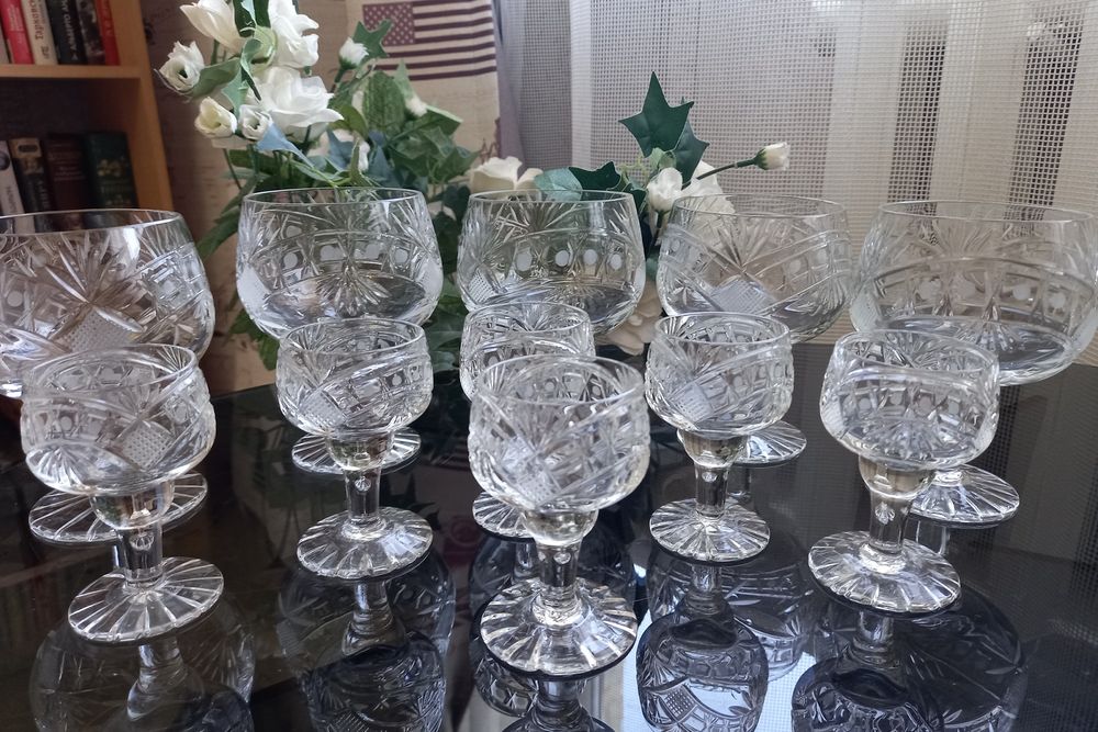 Хрусталь фужеры и рюмки в идеальном состоянии.