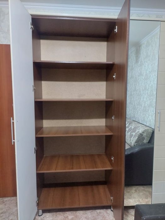 Шкаф продается 100000