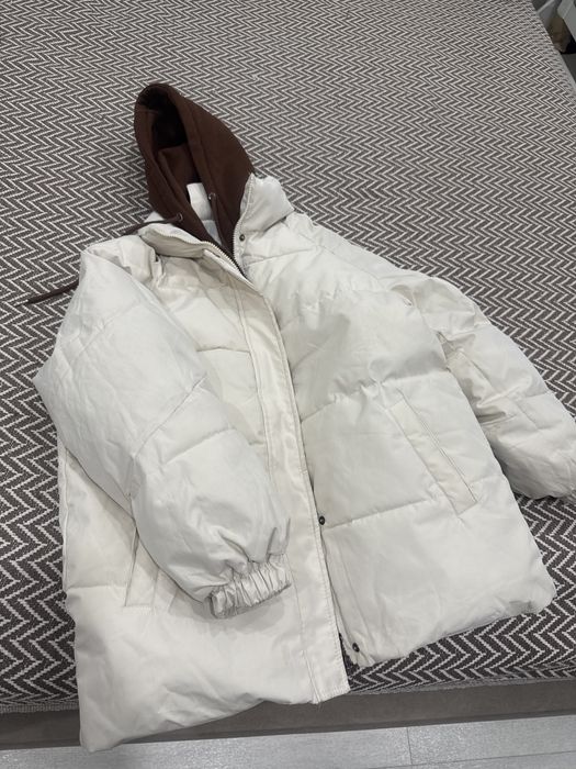 Отдам белые рубашки на мальчика !