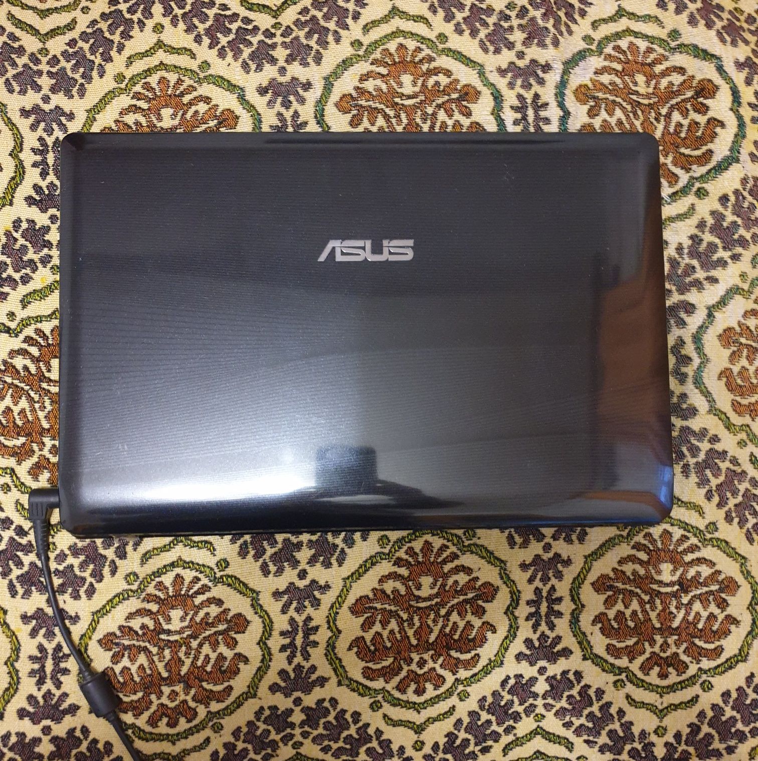 Продам наудбук Asus.