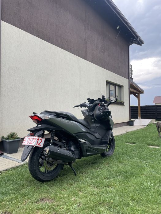 Honda forza 125