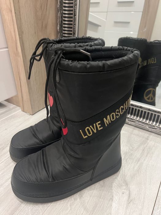 Апрески Moschino