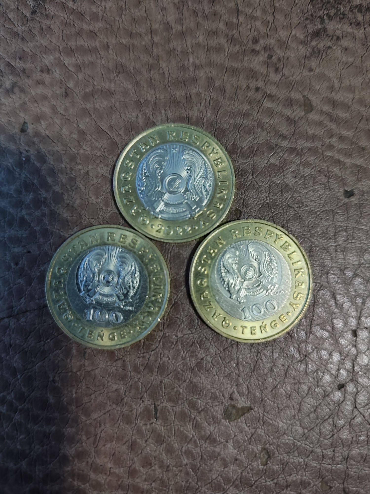 Коллекционные монеты 100 тенге серии  "Жети Казына" и "Сакский стиль"