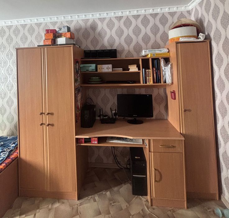 Спальная, детское гарнитура отдам даром