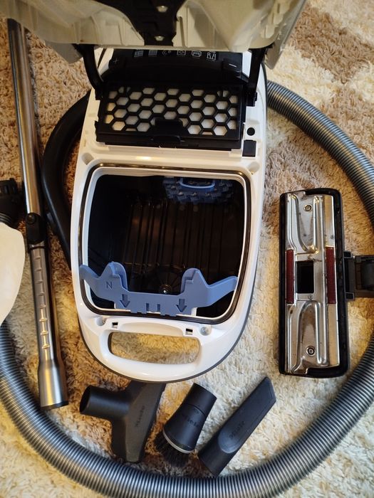 Прахосмукачка Miele s8340