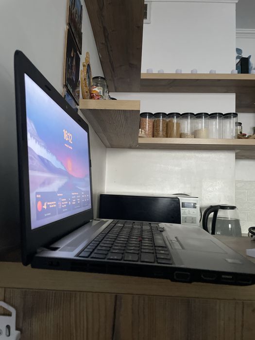 Срочно продам ноутбук хорошем состояние Lenovo E570