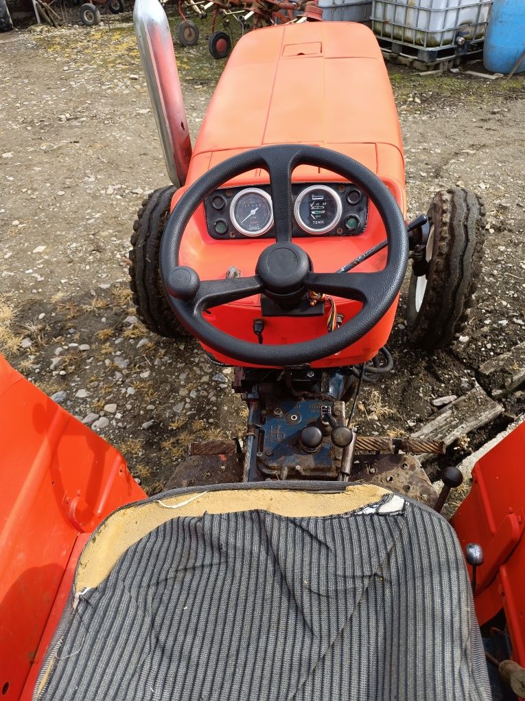 Vând tractor fiat