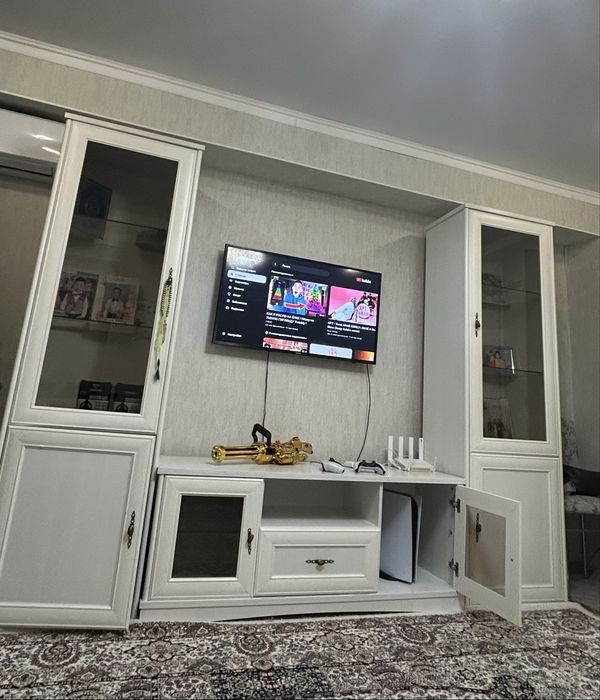 Продам шакаф и тумбу в гостиную в хорошем состоянии