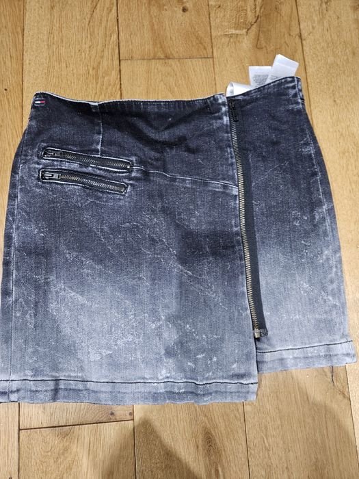 Fusta Tommy Hilfiger mărimea M ,noua