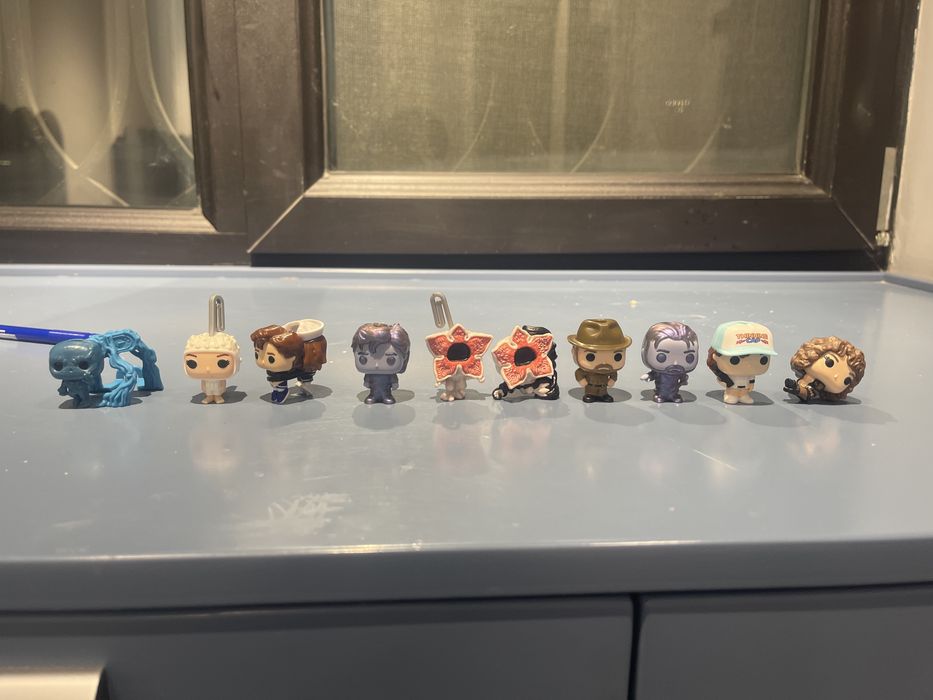 Игрушки Kinder Joy очень странные дела