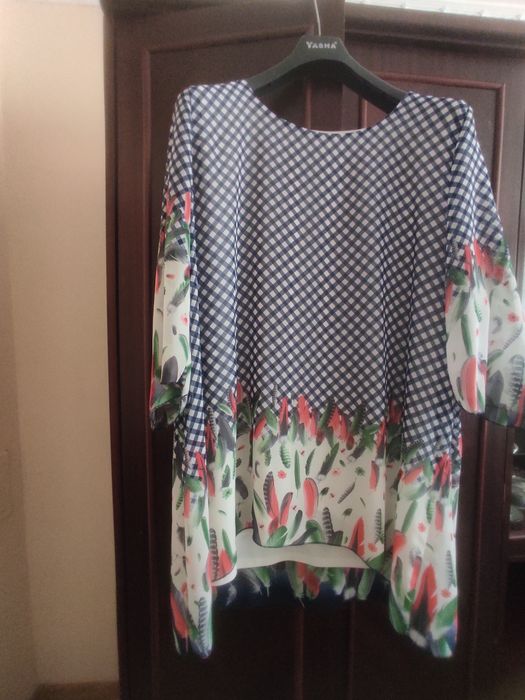 Блузон в много добро състояние .Обличан само веднъж.Става за ежедневие