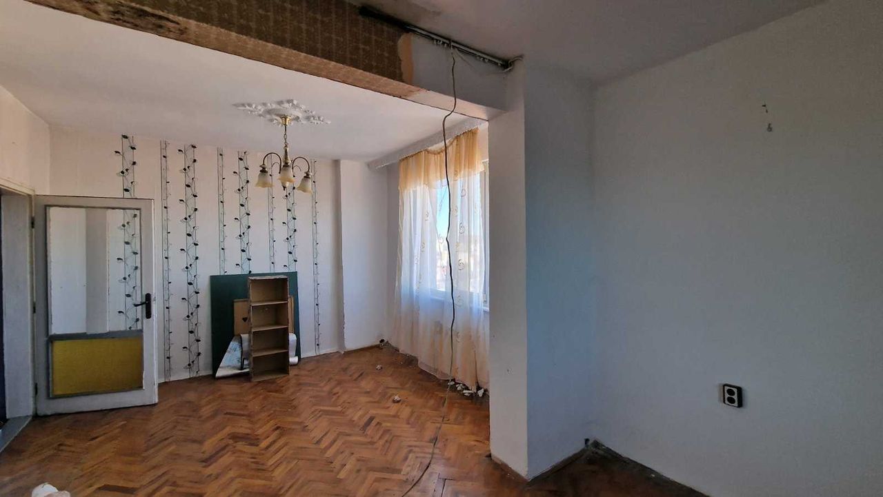 Продава се Тристаен апартамент в Разград, Център - 75 кв.м за 1187 €/кв.м - Снимка #6