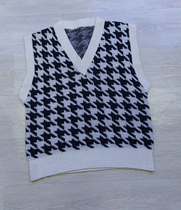 Продам женскую жилетку