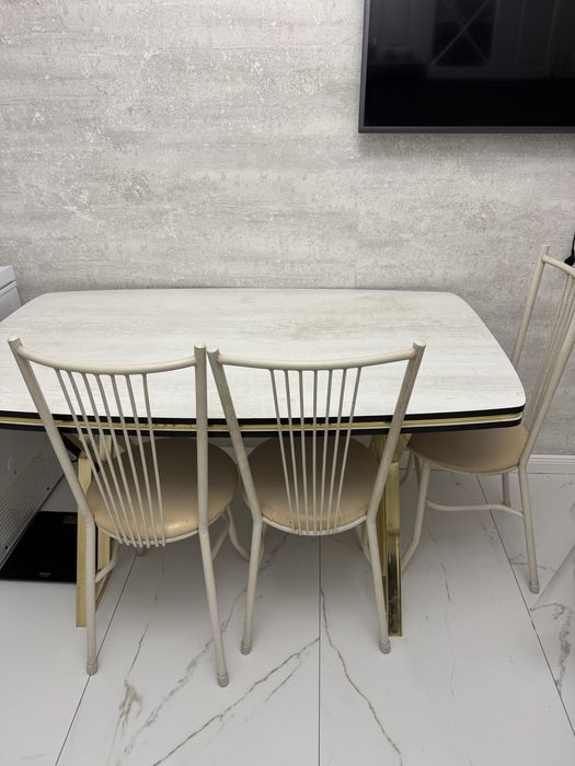 Продается стол со стульями!