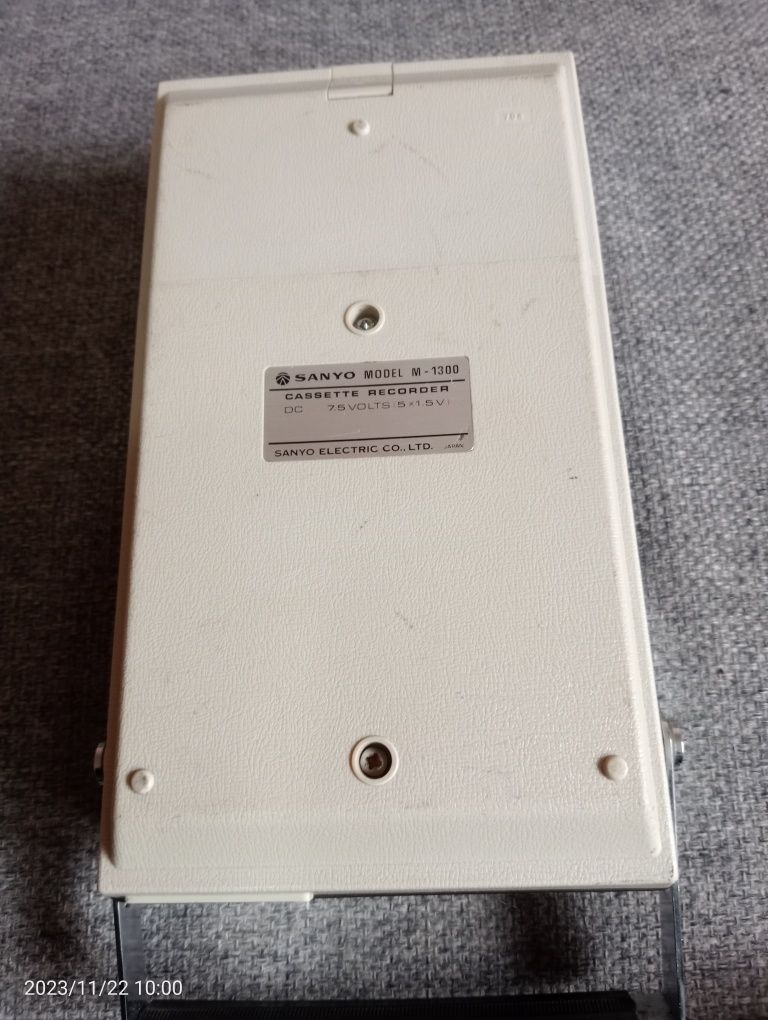 Sanyo M-1300 cassette recorder vintage