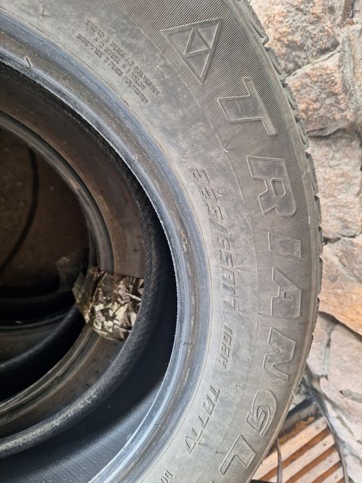 Продам шины! Зимние  без шипов в отличном состоянии. !  Шины Triangle!