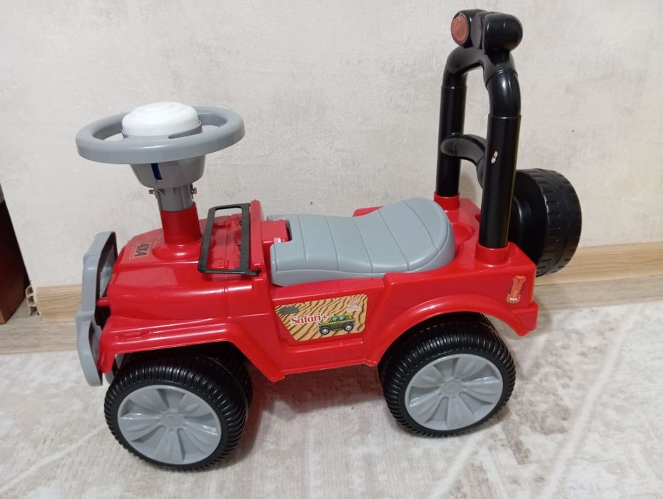 Продам машинку толокар