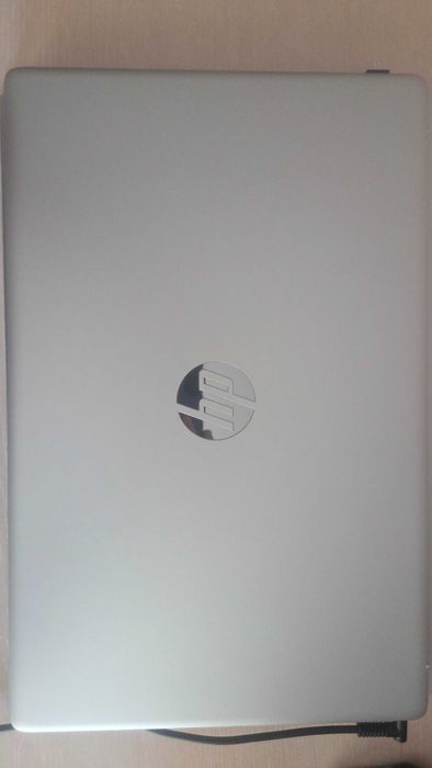 Лаптоп HP 17 Laptop AI PC - НОВ, с процесор Intel Ultra 7 255U