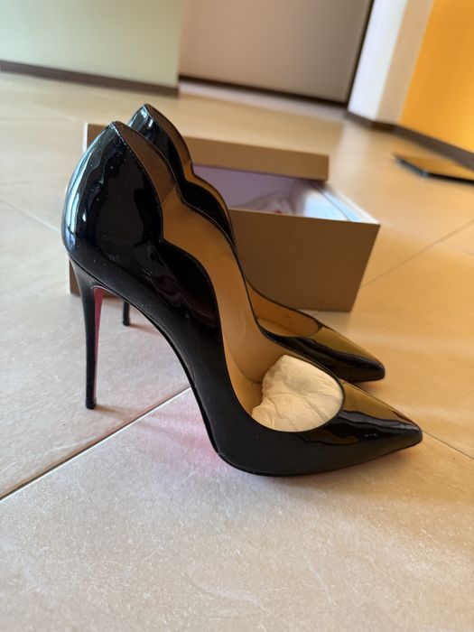 Обувки на висок ток Christian Louboutin