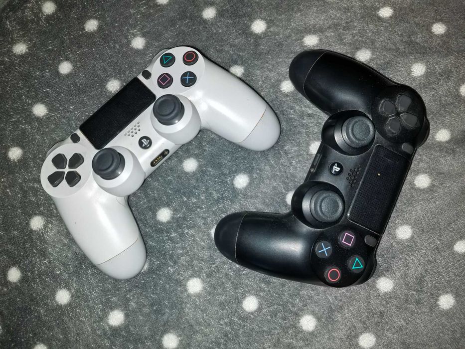 PS4 Pro alb 2 manete și jocuri incluse