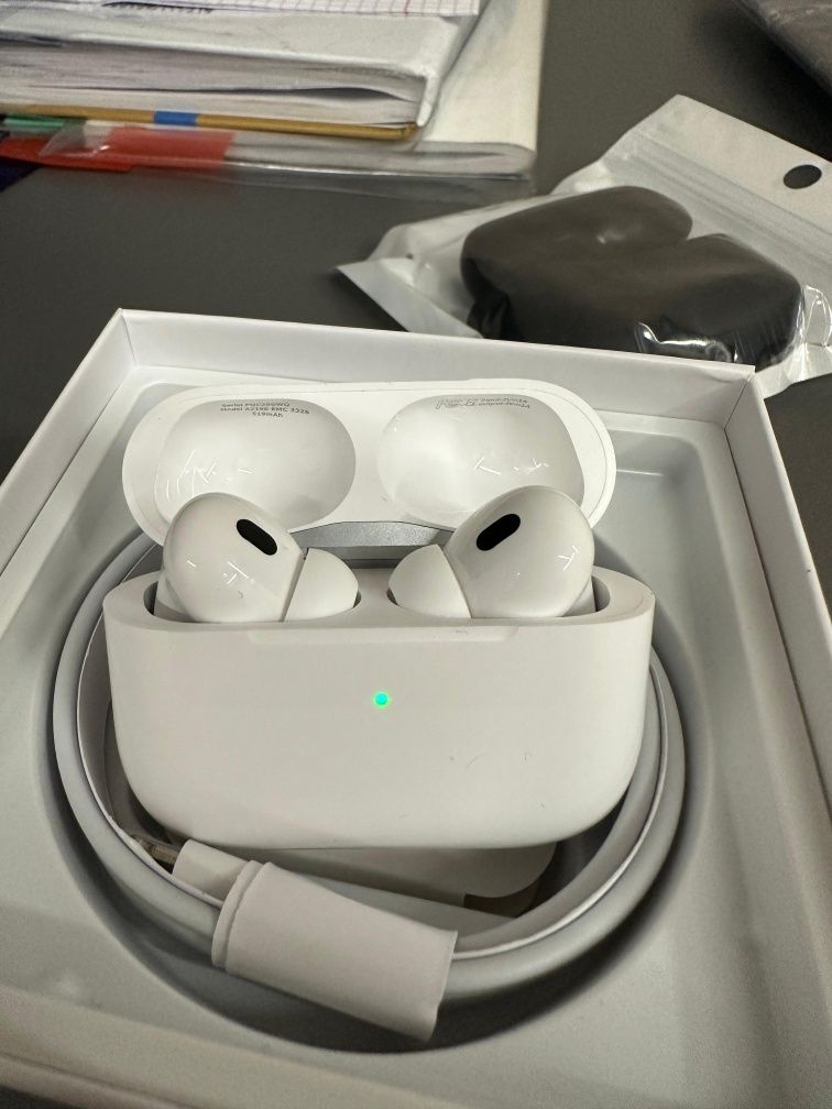 Продаётся лучшая версия Airpods pro 2 generation + подарок чехол