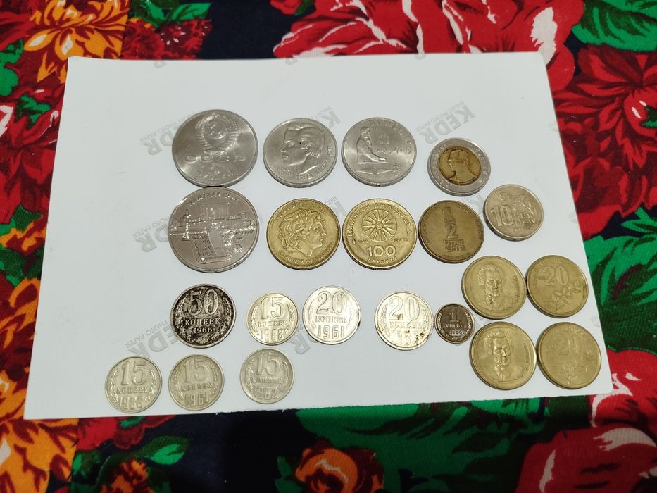 Разные монеты значки