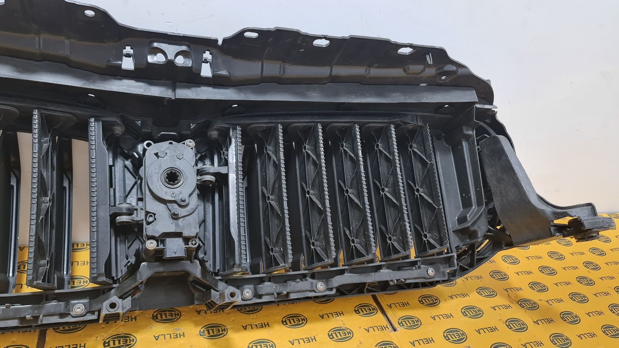 Grila masca radiator bara fata hota clapete BMW 5 g30 lci facelift