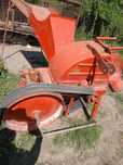 Vând moara cu  ciocane după tractor. Are și 4 site de diferite mărimi.