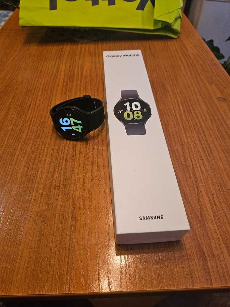 Samsung Watch 5 44mm LTE над 1 година гаранция