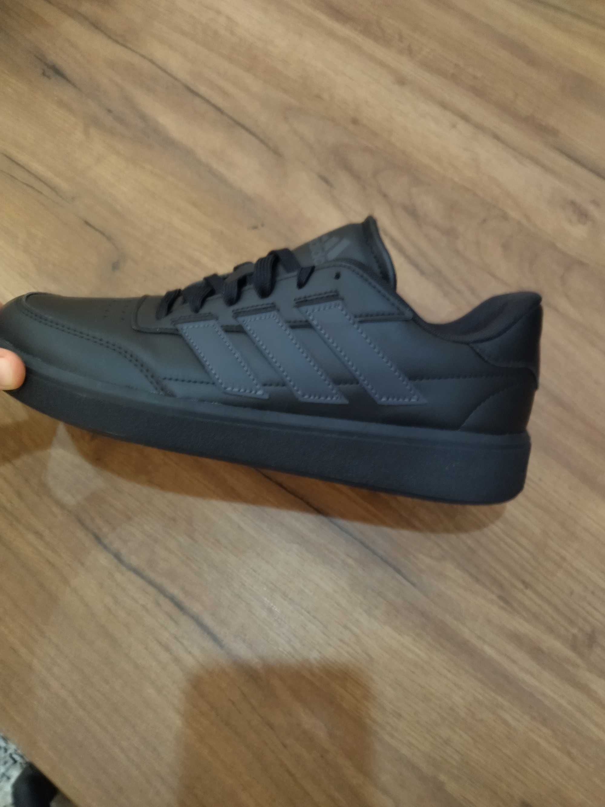 Кроссовки adidas