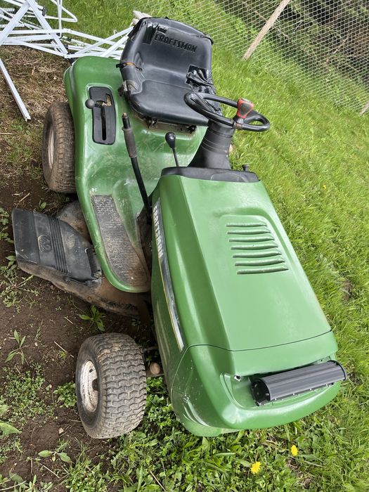 Tractoras tuns gazon Craftsman 17 cp
