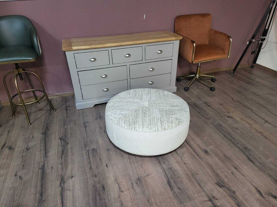 Бежова кръгла табуретка от плат