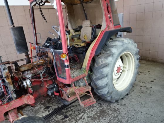 Dezmembrez tractoare Case 5120
