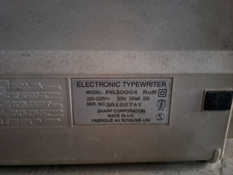 Masina de scris electrica Sharp PA-3000x defecta