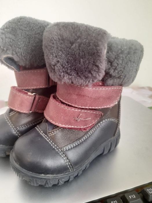 Продаю зимние детские сапожки
