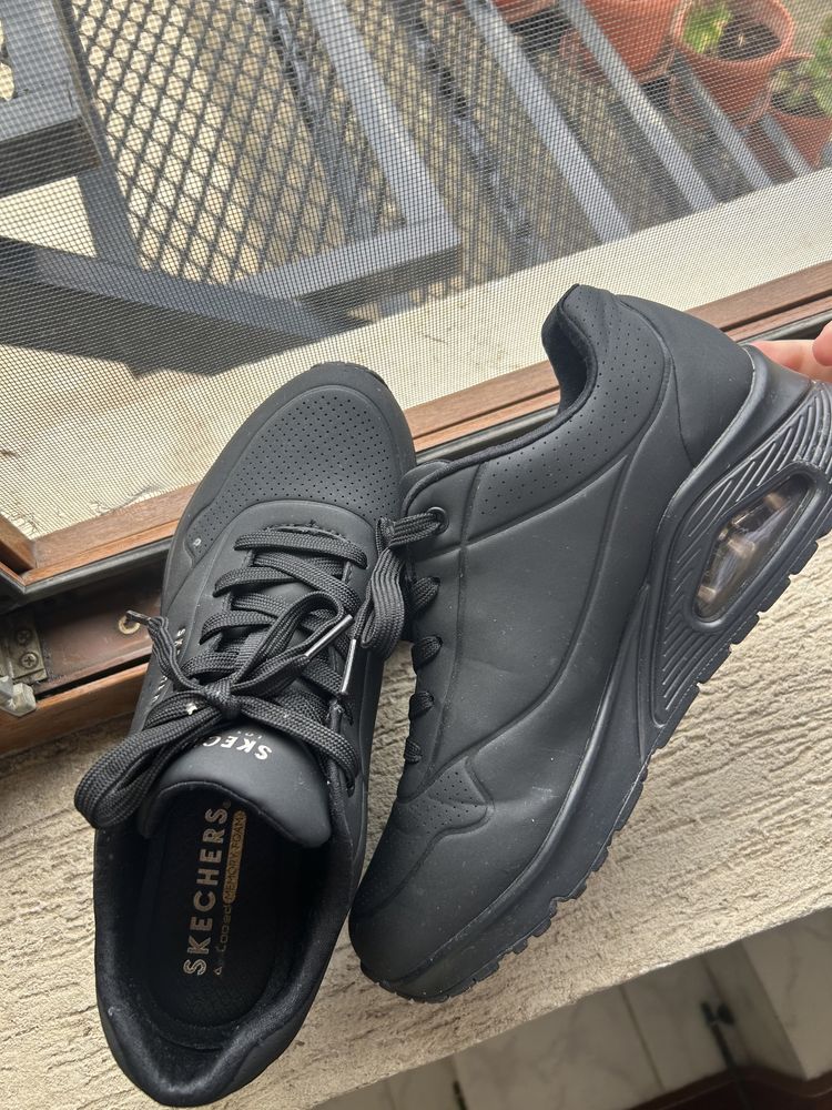 SKECHERS Обувки UNO черни