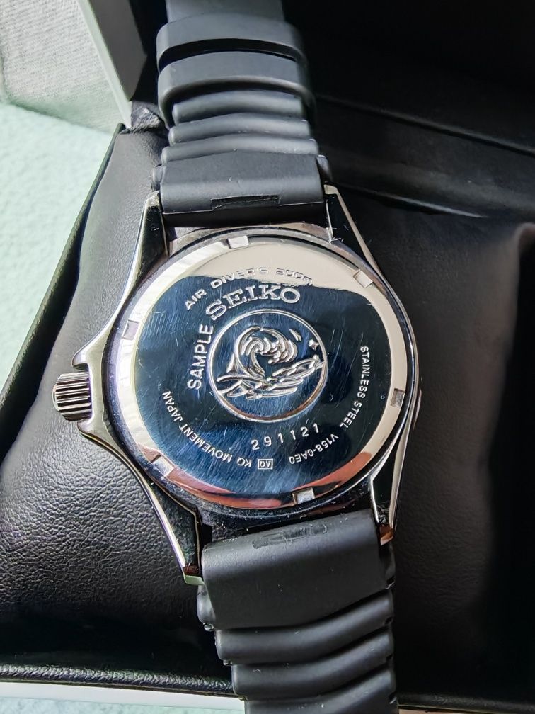 Seiko Solar V158-0AE0 Black Dial DIVERS 200 m