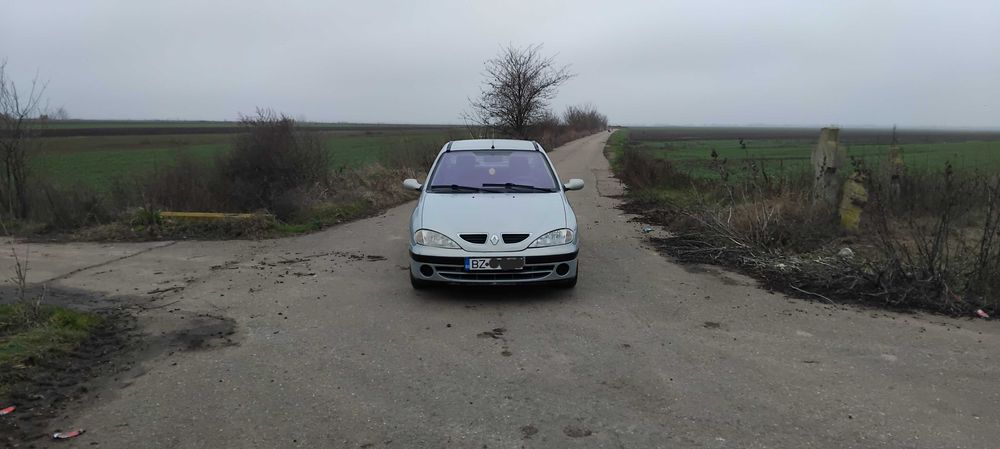 Renault. Megane. Benzină.