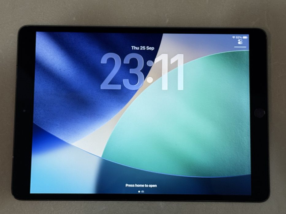 Tableta Apple iPad Air 3 2019 de 10.5 inch cu sim 4G capacitate 64gb