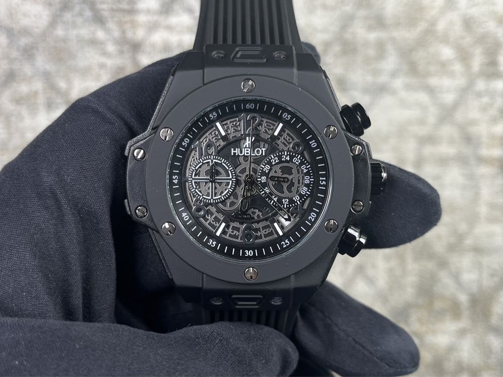 Часовник Hublot В черно