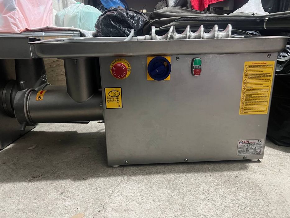 Мясорубка AriMakini 32