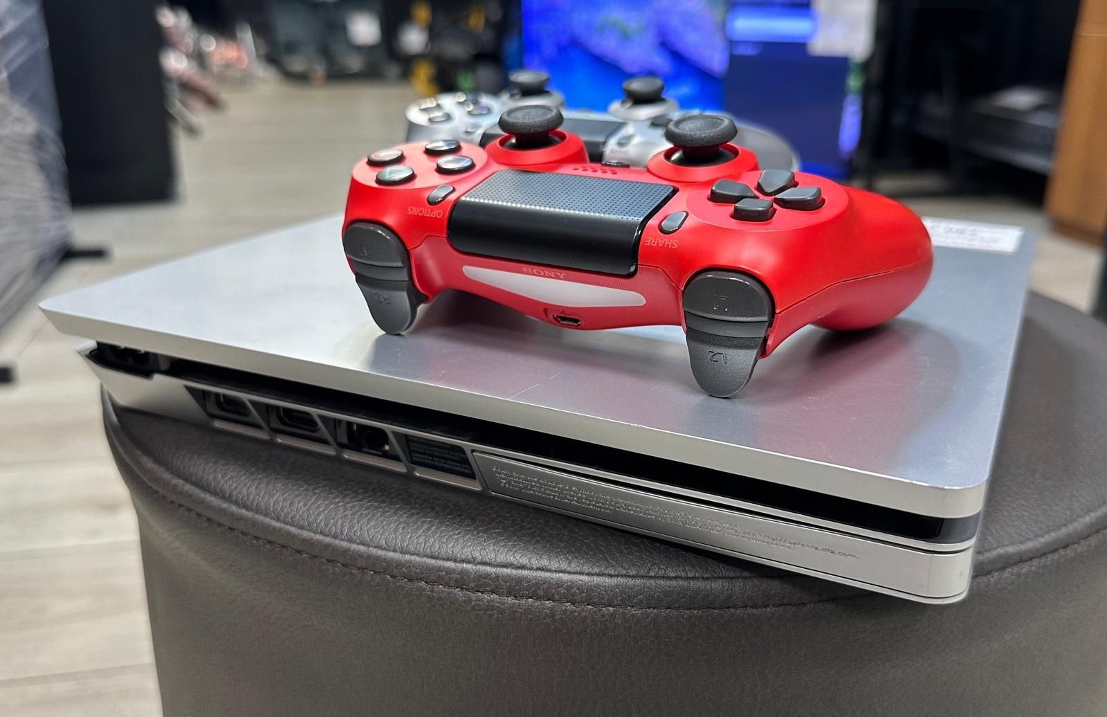 Amanet F28: Consola PlayStation 4 Slim 500GB